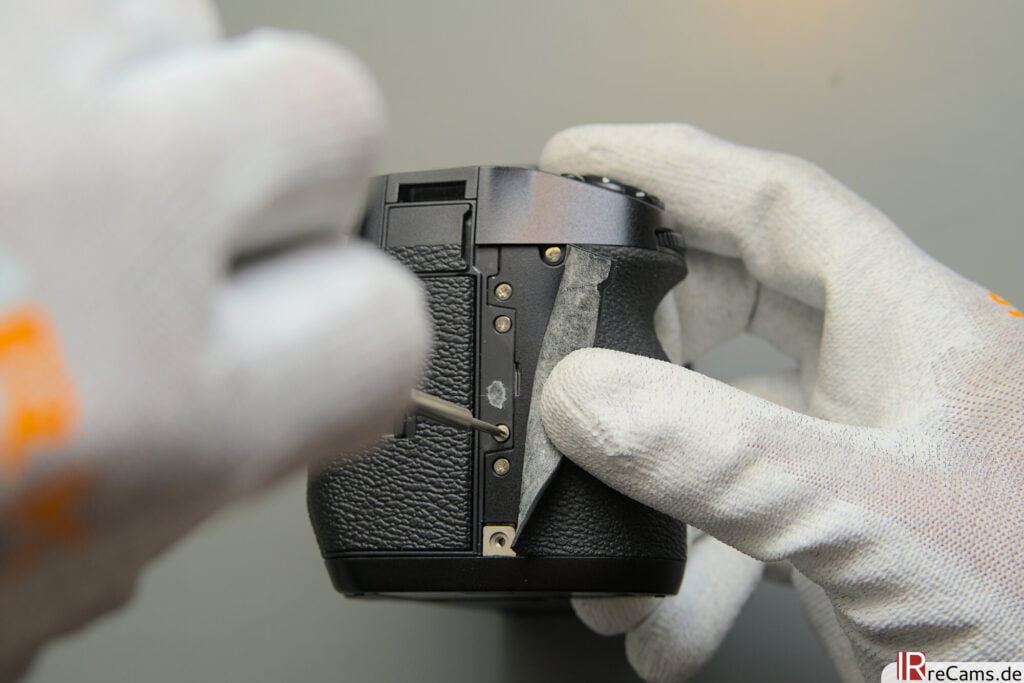 Fujifilm X-H2 - versteckte Schrauben