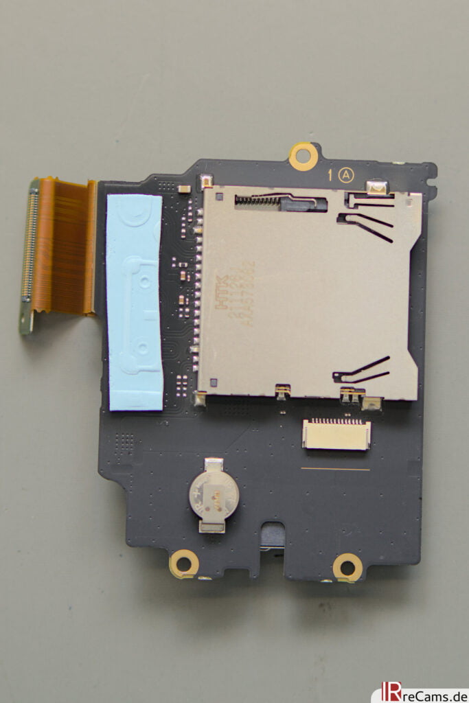 Fujifilm X-H2 – memory card PCB top view (SD card)