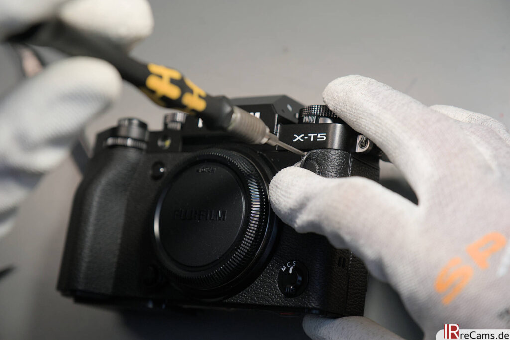 Fujifilm X-T5 - Tornillos frontales