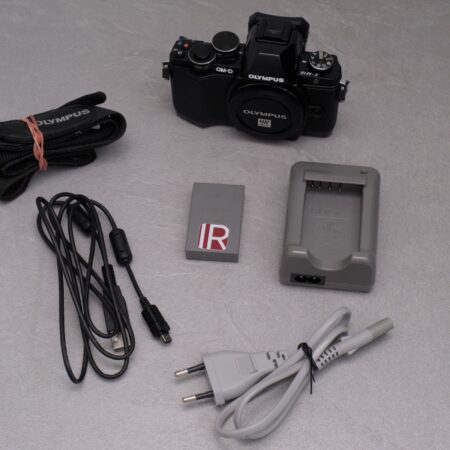 Olympus OM-D E-M10 Fotocamera a infrarossi (InfraBlue) *USATO*